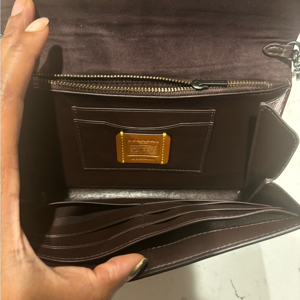 Coach Metallic Burgundy Leather Turn-Lock Crossbody Wallet on Chain - Picture 3 of 4